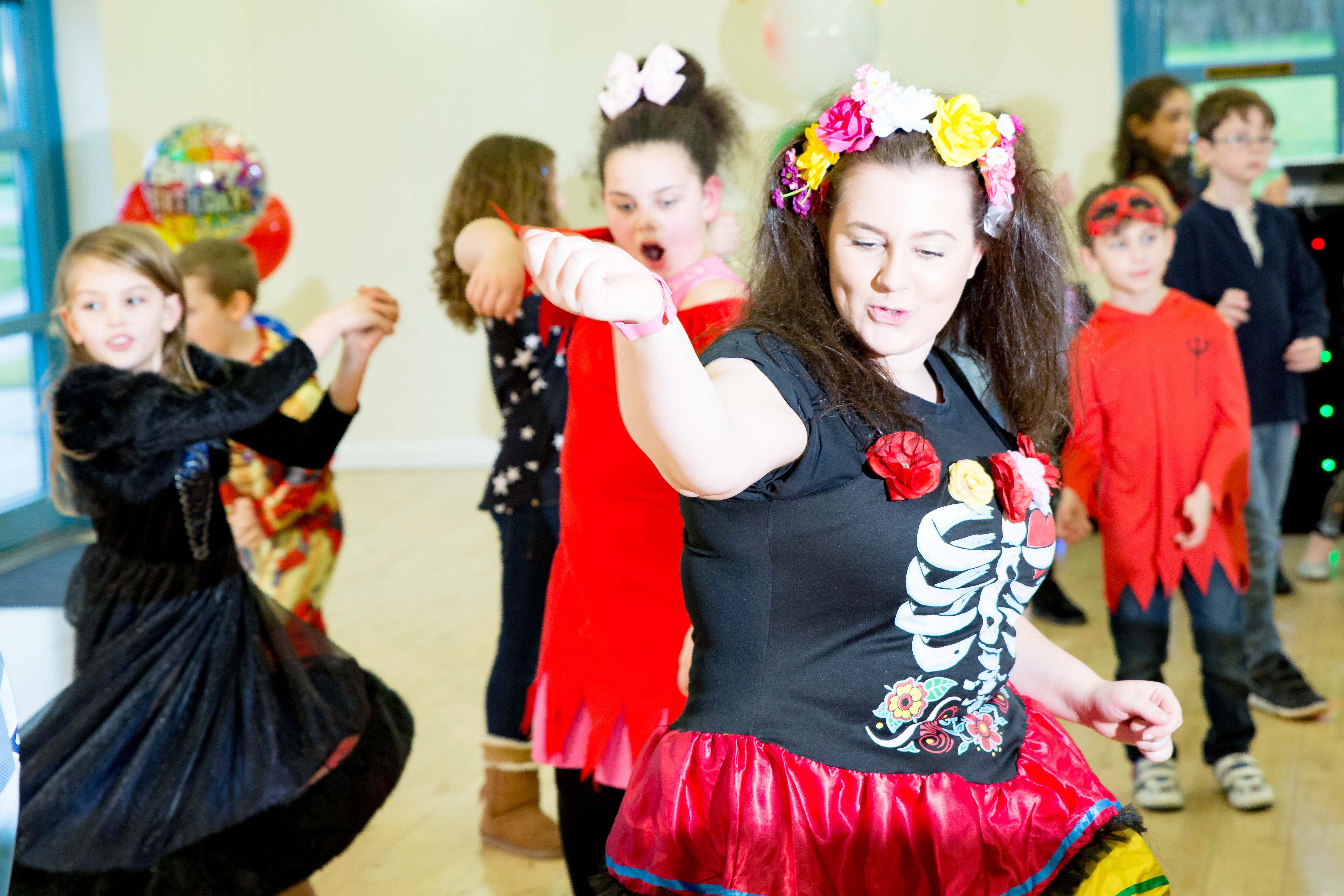 Kids entertainer at a Halloween themed party